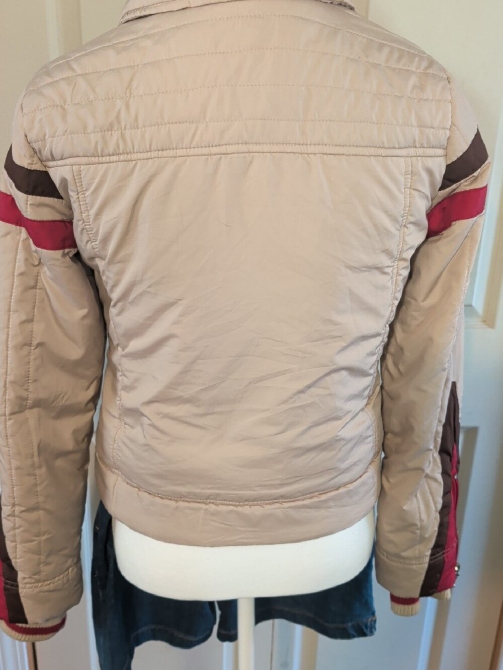 Light Beige Quilted Women’s Puffer Jacket with Contrast Stripe - Picture 4 of 5
